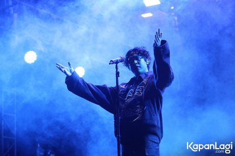 Malam itu ditutup dengan kesan yang begitu mendalam. Antusiasme penonton, energi panggung, serta harmoni musik yang tercipta membuat penampilan Hindia menjadi salah satu yang paling berkesan di KLBB Festival 2025.