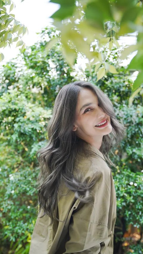 Setelah mencetak box office lewat film Sumala, Luna Maya dan Darius Sinathrya kembali dalam serial Main Api. Mereka menjalani sejumlah adegan dewasa. (Foto: Dok. Instagram @lunamaya)