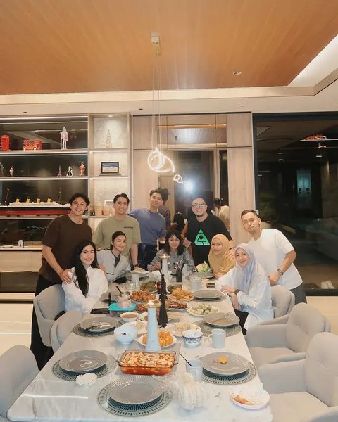 Potret Felicya Angelista Bukber Bareng Teman Muslim. (Sumber: Instagram/felicyangelista_)