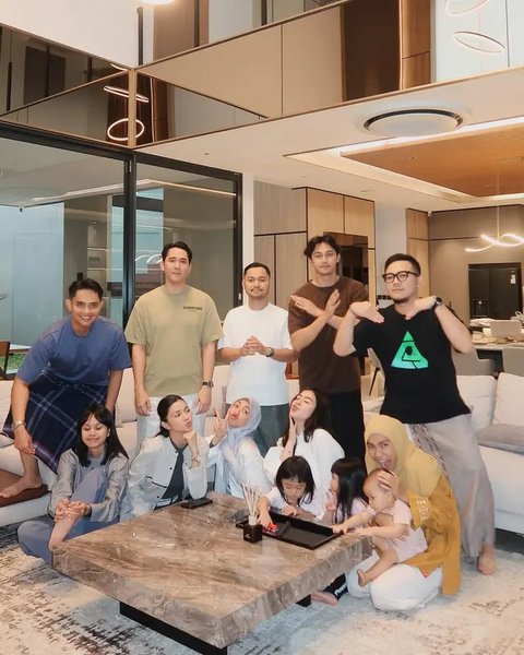 Potret Felicya Angelista Bukber Bareng Teman Muslim. (Sumber: Instagram/felicyangelista_)