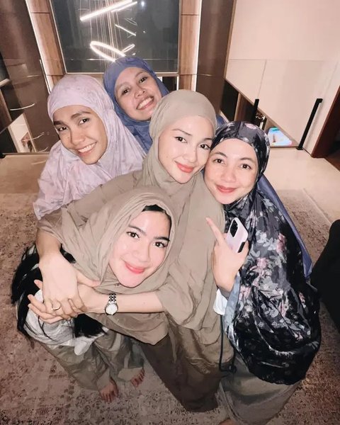 Potret Felicya Angelista Bukber Bareng Teman Muslim. (Sumber: Instagram/felicyangelista_)