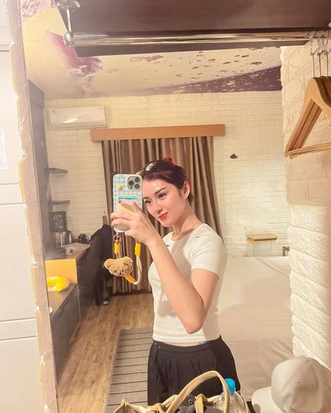 4 Potret Cantik Dara the Virgin Mirror Selfie, Ekspresinya Tak Pernah Gagal Bikin Kepincut