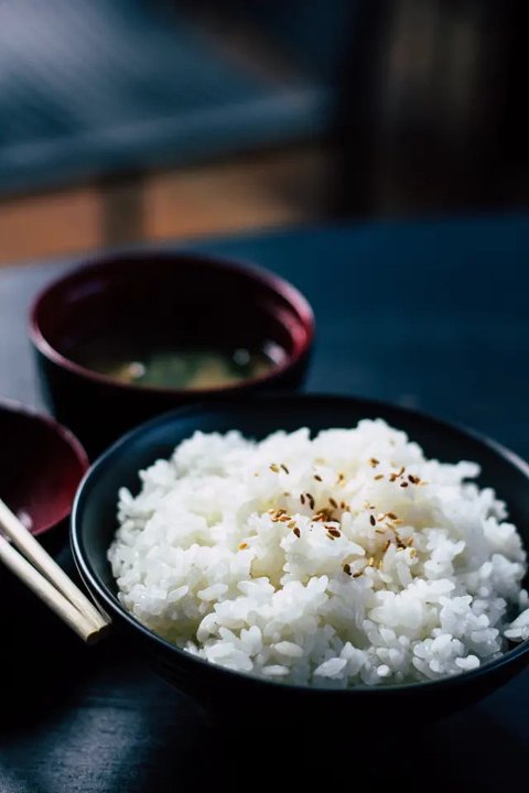 Manfaat nasi untuk kesehatan rambut (Credit: Unsplash/Vitchakom Koonyosying)