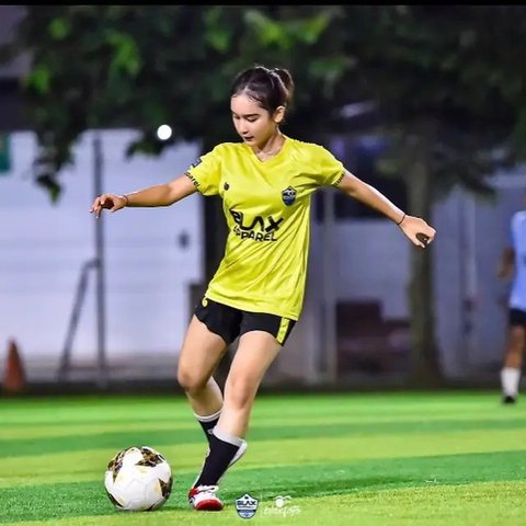 Luna Alhamdy Wanita Dikabarkan Dekat Virgoun (Sumber: Instagram/unaaaptr)