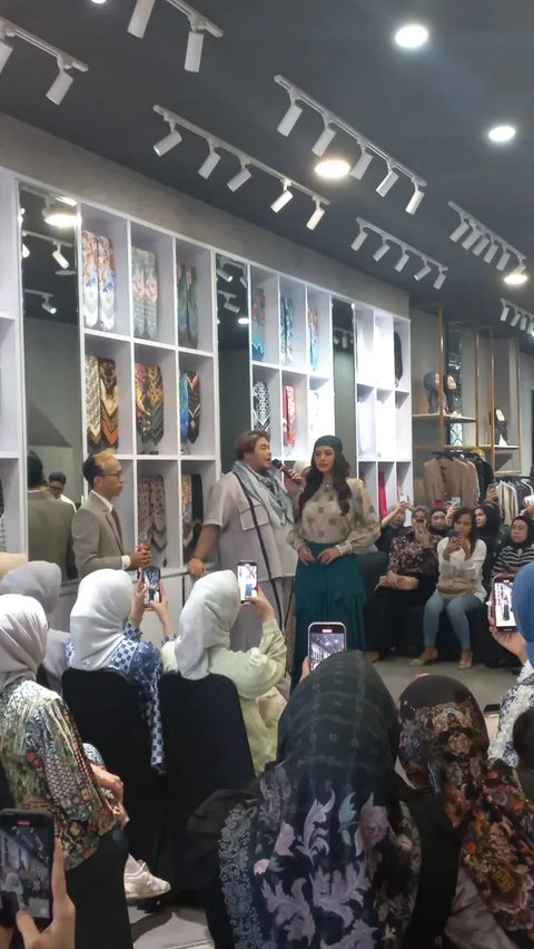 Setelah sukses tampil di Garis Poetih Raya Festival 2025, koleksi terbaru Ivan Gunawan Prive kembali menyita perhatian publik jelang Hari Raya Idulfitri. (Foto: Dok. Instagram @ivan_gunawan)
