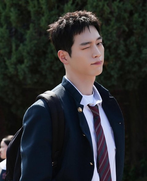 Perankan Jeong Hae Seong di Drakor Hits UNDERCOVER HIGH SCHOOL, Intip 5 Potret Tampan Seo Kang Joon
