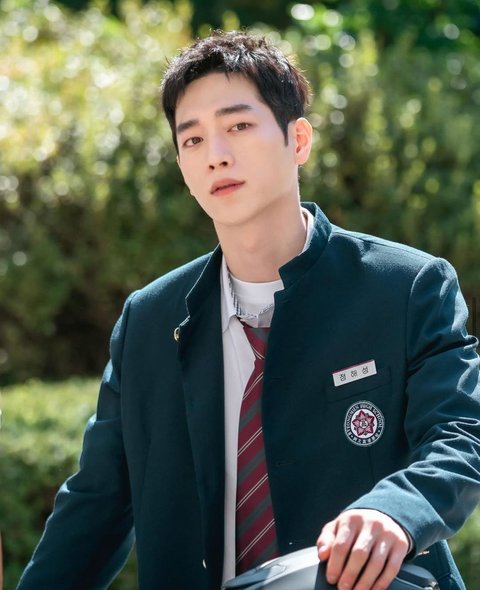 Perankan Jeong Hae Seong di Drakor Hits UNDERCOVER HIGH SCHOOL, Intip 5 Potret Tampan Seo Kang Joon