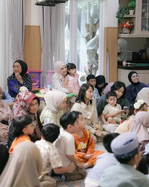Potret Bukber Teman-Teman Anak Irish Bella di Rumah. (Sumber: Instagram/_irishbella_)