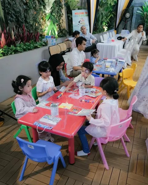 Potret Bukber Teman-Teman Anak Irish Bella di Rumah. (Sumber: Instagram/_irishbella_)