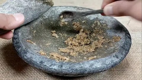 Cara Menggoreng Singkong yang Merekah dan Renyah dengan Cukup Satu Bahan Dapur