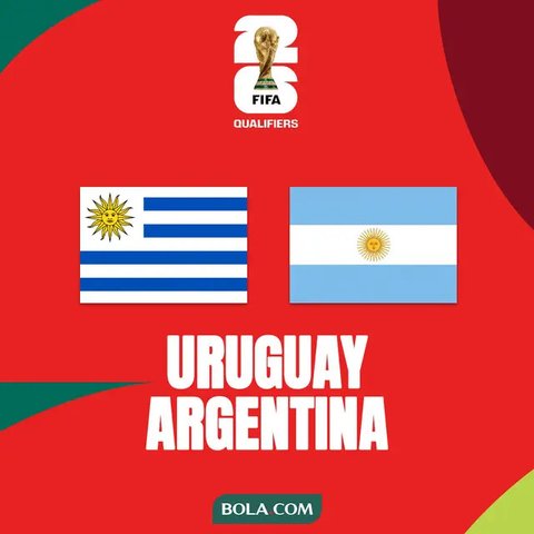 Momen duel antara pemain Uruguay dengan Argentina di Kualifikasi Piala Dunia 2026 Zona Conmebol. (Eitan ABRAMOVICH / AFP)