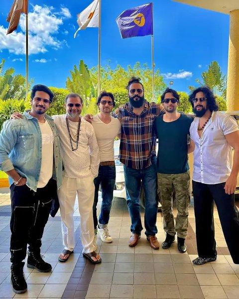 6 Potret Keseruan Reuni Pemain Mahabharata Jadi Bikin Nostalgia, Ada Shaheer Sheikh hingga Raah Jain