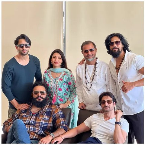 6 Potret Keseruan Reuni Pemain Mahabharata Jadi Bikin Nostalgia, Ada Shaheer Sheikh hingga Raah Jain