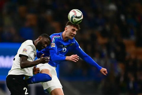 Duel Timnas Italia vs Timnas Jerman pada laga leg pertama perempat final UEFA Nations League di San Siro, Jumat dini hari WIB (21-3-2025). (Bola.com/figc.it)