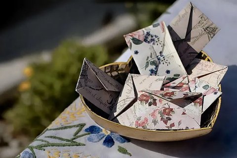 Bisnis amplop kustom THR bisa menjadi peluang bisnis menjelang lebaran. (Foto: Pinterest/Etsy)