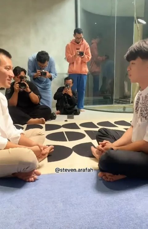 Momen Haru dan Syahdu, 7 Potret Detik-Detik Steven Wongso Jadi Mualaf Dibimbing Ustaz Felix Siauw
