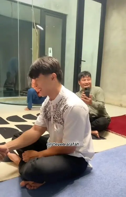 Momen Haru dan Syahdu, 7 Potret Detik-Detik Steven Wongso Jadi Mualaf Dibimbing Ustaz Felix Siauw