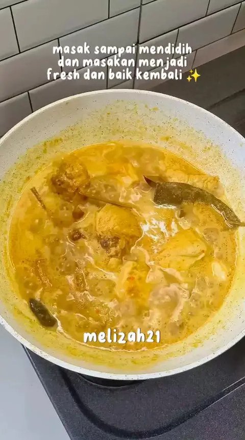 Resep opor ayam kuah putih yang enak untuk lebaran. (Dok: Cookpad @iWuLan_14044039)
