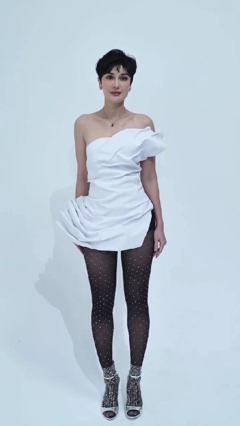 Potret Cantik Memukau Luna Maya dalam Photoshoot Terbaru, Netizen Salfok dengan Rambut Super Pendek Kekasih Maxime Bouttier