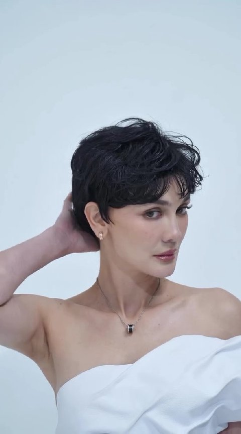 Potret Cantik Memukau Luna Maya dalam Photoshoot Terbaru, Netizen Salfok dengan Rambut Super Pendek Kekasih Maxime Bouttier
