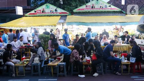 FOTO: Mengunjungi Sentra Nasi Kapau Kramat Raya, Lokasi Favorit Berburu Hidangan Khas Sumatera Barat untuk Berbuka Puasa