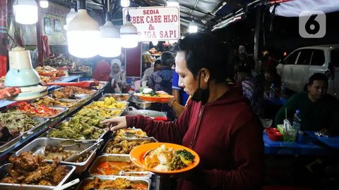 FOTO: Mengunjungi Sentra Nasi Kapau Kramat Raya, Lokasi Favorit Berburu Hidangan Khas Sumatera Barat untuk Berbuka Puasa