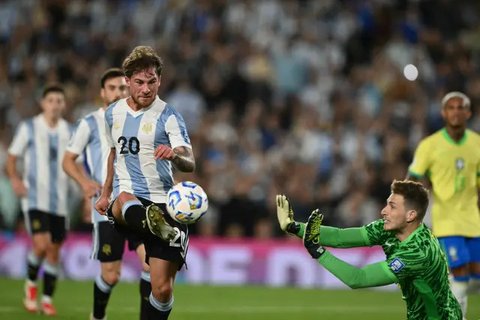 Skuad Argentina berfoto jelang laga kandang melawan Brasil pada Kualifikasi Piala Dunia 2026 di Buenos Aires, Rabu (26/3/2025) pagi WIB. (Luis ROBAYO / AFP)