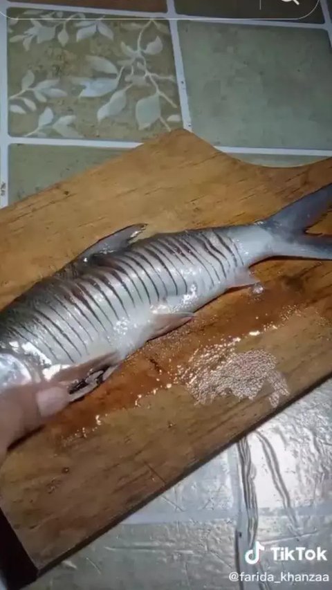 Ikan goreng tepung gurih dan renyah | copyright freepik.com