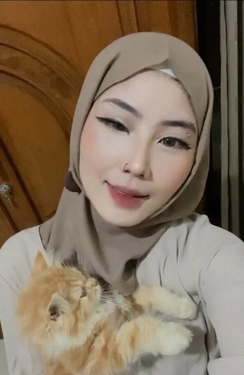 Potret Mahalini Pakai Hijab Meleyot. (Sumber: Instagram/tangannyalini)
