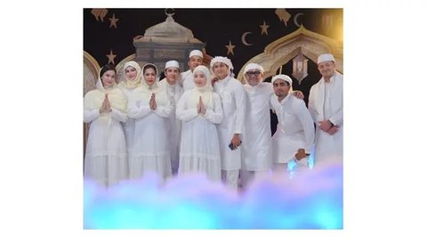 Penampilan Natasha Wilona pakai hijab dan baju muslim. (sumber: Instagram/natashawilona12/rio.stokhorst)