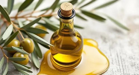Manfaat minyak jarak dan minyak zaitun untuk rambut (Illustration by AI)