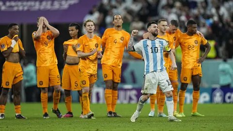 Meski menelan kekalahan, Argentina masih tetap berada di puncak klasemen dengan koleksi 22 poin dari 11 pertandingan. Sementara itu, Paraguay menempati posisi keenam dengan raihan 16 angka. (