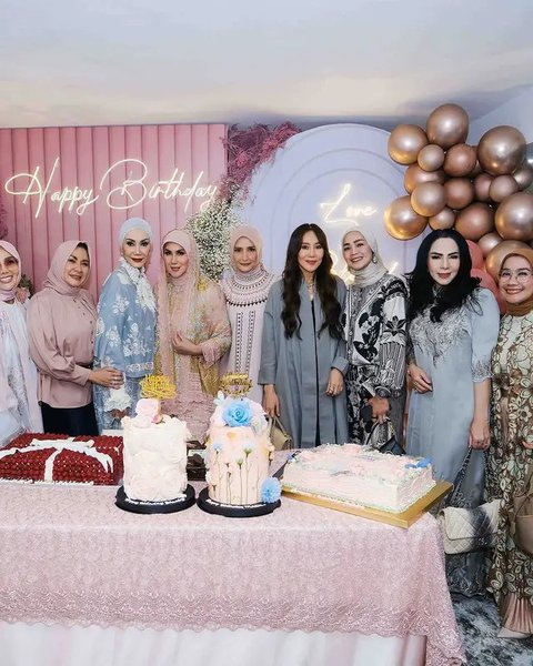 Potret tamu artis di ulang tahun Marini Zumarnis. (sumber: Instagram/marinizumarnisreal)