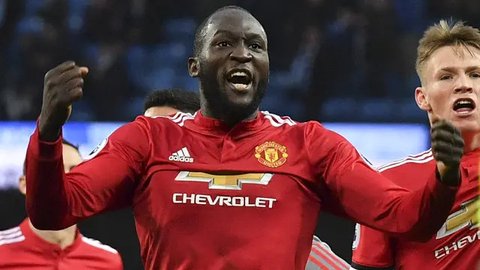 Kiper Manchester United, David de Gea, tampak lesu usai ditaklukkan Sheffield United pada laga Liga Inggris di Stadion Old Trafford,  Kamis (28/1/2021). MU takluk dengan  skor 1-2. (AP/Lauren