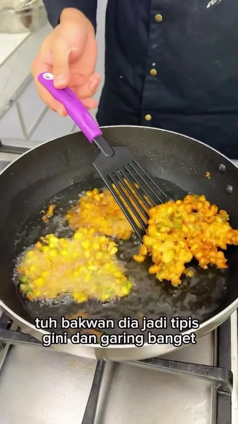 Tanpa Baking Soda, Ini Cara Goreng  Bakwan Jagung yang Renyah dan Serap Sedikit Minyak (Instagram/@aaron_laksana)