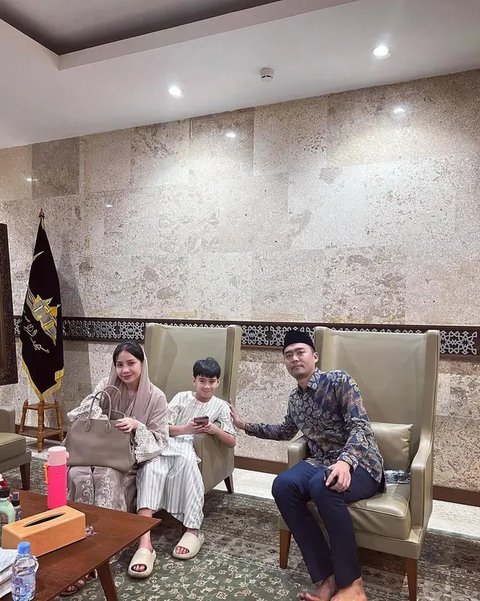 Potret Raffi Ahmad Itikaf di Masjid Istiqlal. (Sumber: Instagram/raffinagita1717)
