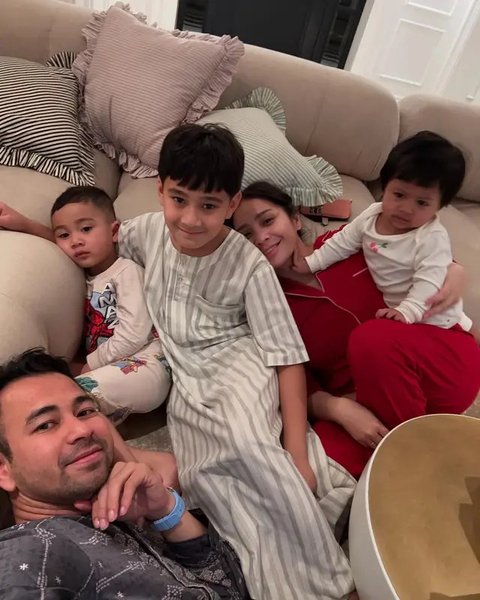 Potret Raffi Ahmad Itikaf di Masjid Istiqlal. (Sumber: Instagram/raffinagita1717)