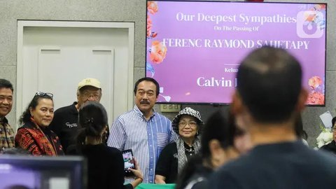 Jenazah Ray ditempatkan di ruang C lantai dasar, Rumah Duka Sentosa, RSPAD Gatot Subroto, Jakarta. (Liputan6.com/Herman Zakharia)