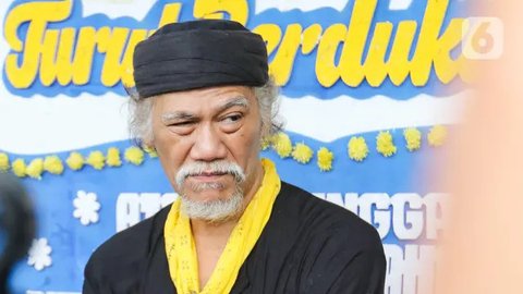Keluarga memutuskan jadwal pemakaman menunggu kepulangan anak Ray Sahetapy, Surya Sahetapy dari Amerika Serikat. (Liputan6.com/Herman Zakharia)