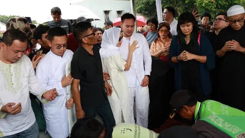 Ray Sahetapy meninggal dunia di usia 68 tahun akibat komplikasi penyakit yang dideritanya. (KapanLagi.com/Budy Santoso)
