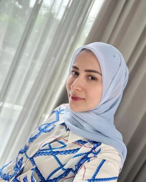 Potret Artis Berhijab Keturunan Pakistan (Sumber: IG Rina Diana dan Margin Wieheerm)
