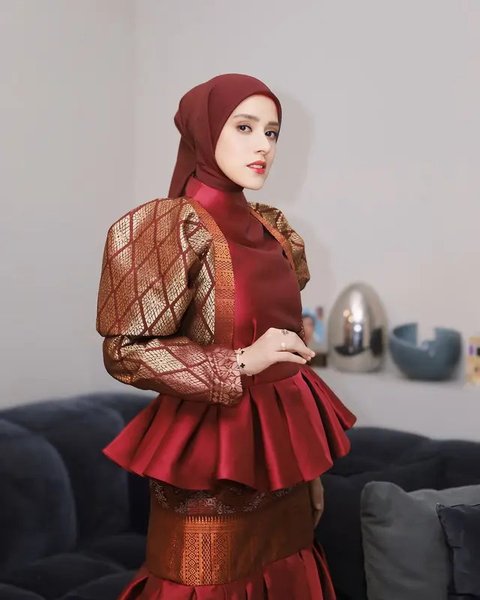 Potret Artis Berhijab Keturunan Pakistan (Sumber: IG Rina Diana dan Margin Wieheerm)
