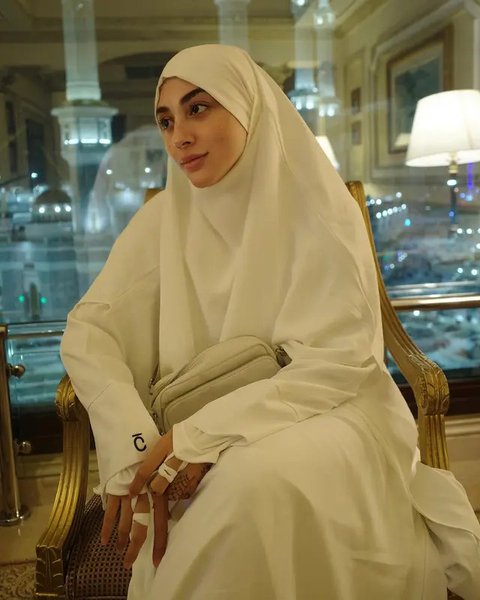 Potret Artis Berhijab Keturunan Pakistan (Sumber: IG Rina Diana dan Margin Wieheerm)