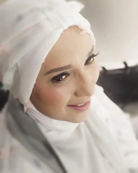 Potret Artis Berhijab Keturunan Pakistan (Sumber: IG Rina Diana dan Margin Wieheerm)