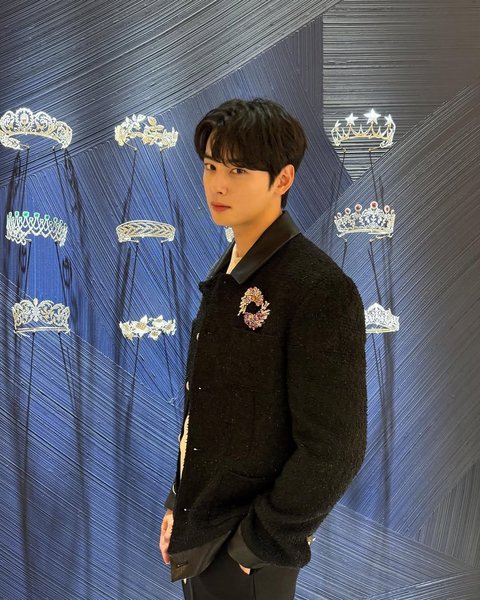 Member Baru Boy Group Bighit Music Disebut Mirip Cha Eun Woo, Ada yang Menyebut Seperti Kembar
