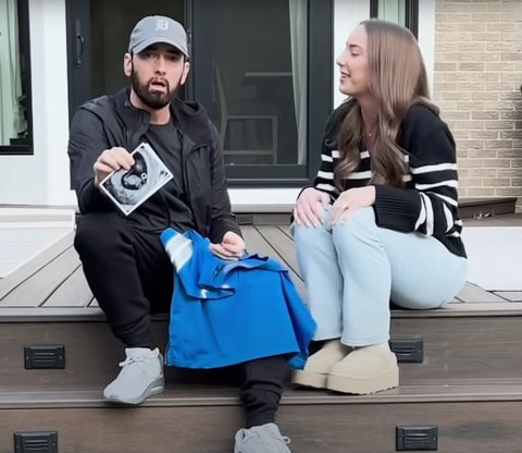 Eminem Kini Resmi Jadi Kakek Setelah Putrinya Melahirkan Anak Laki-Laki Bernama Elliot