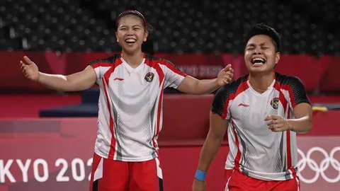 Ekspresi kecewa pebulu tangkis ganda putri Indonesia, Apriyani Rahayu/Siti Fadia Silva Ramadhanti saat gagal mencetak poin pada laga Grup B bulu tangkis Olimpiade Paris 2024 melawan pasangan