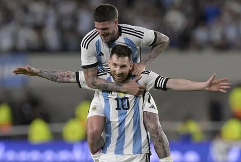 Kapten Timnas Argentina, Lionel Messi, mencetak hattrick ke-57 sepanjang kariernya saat tampil melawan Curacao pada FIFA Matchday, Rabu (29/3/2023) pagi WIB. (AFP/Juan Mabromata)