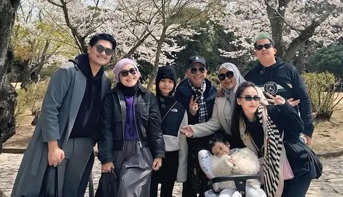 Ayu Ting Ting Berburu Sakura di Jepang (Sumber: IG/@ayutingting92)