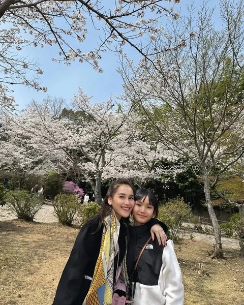Ayu Ting Ting Berburu Sakura di Jepang (Sumber: IG/@ayutingting92)